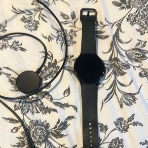 - Samsung galaxy watch 4 44 mm with cellular